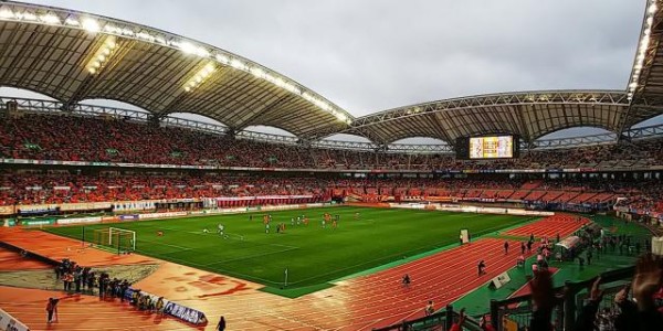 直播观看-看看日本海边的金牌球市 成都凤凰山何时高喊雄起