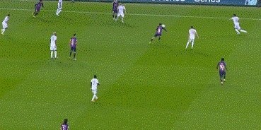 赛程安排-【欧冠】格纳布里3助 莱万获点被取消 巴萨0比3拜仁