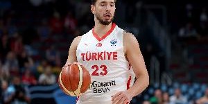 申京：希望下一场与球迷一起见证我们的胜利 让我们携手迈进决赛